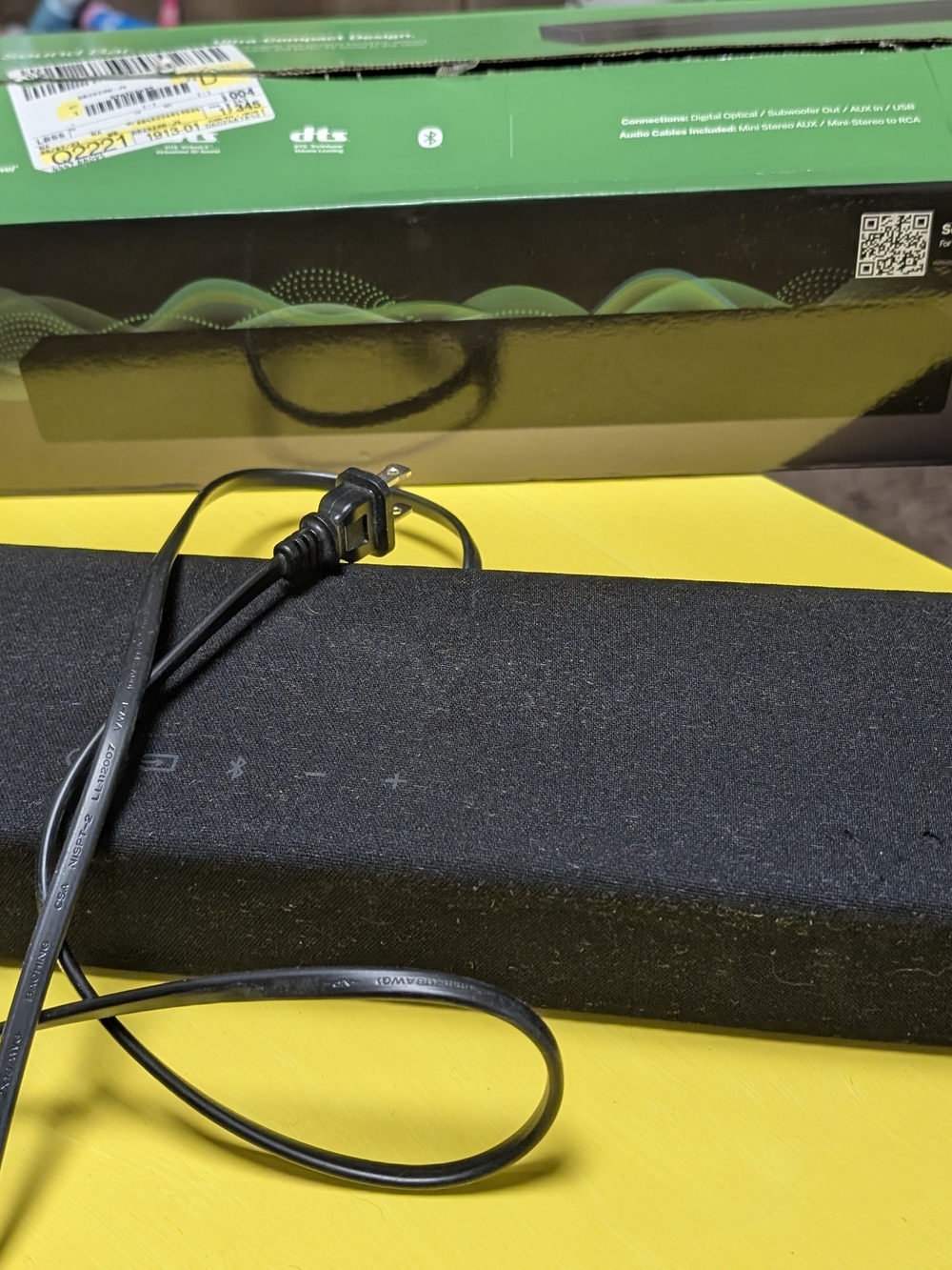Vizio Soundbar | Bluetooth | GREAT sound | Includes Remote, Power Cord, & Box
